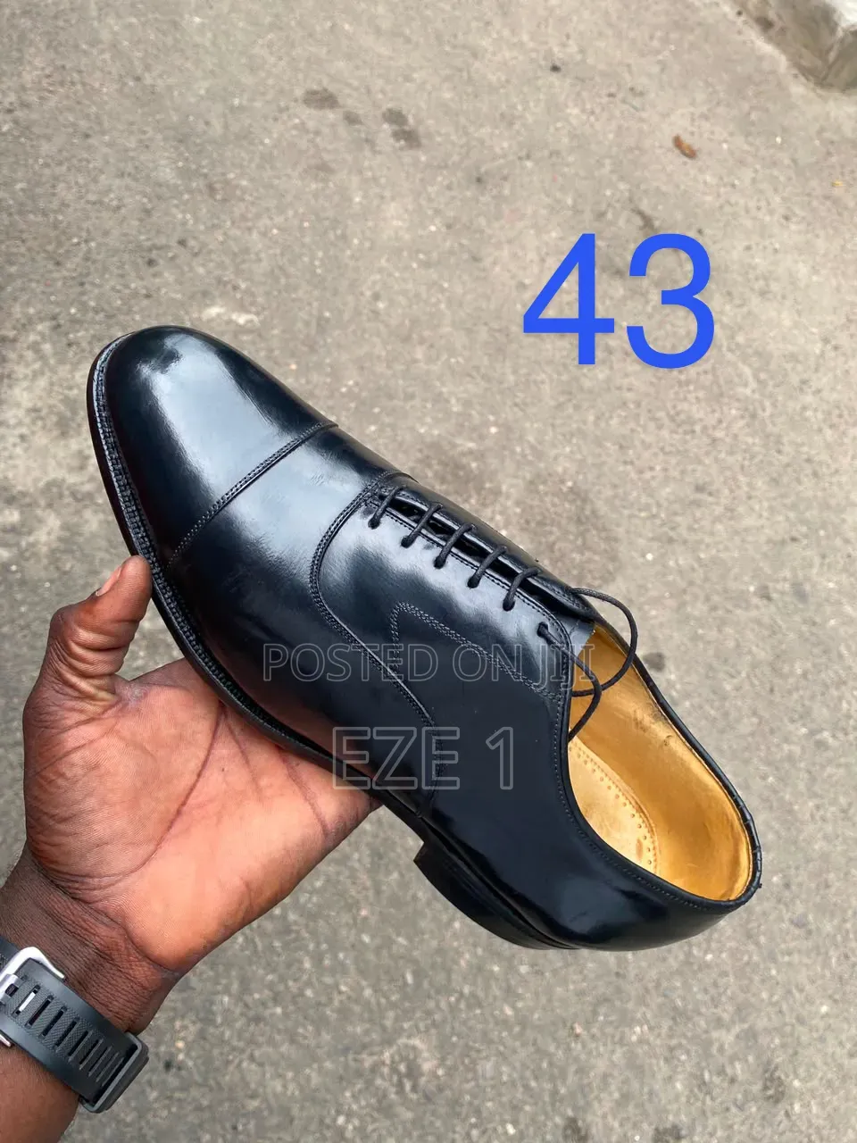 Second Hand Shoe