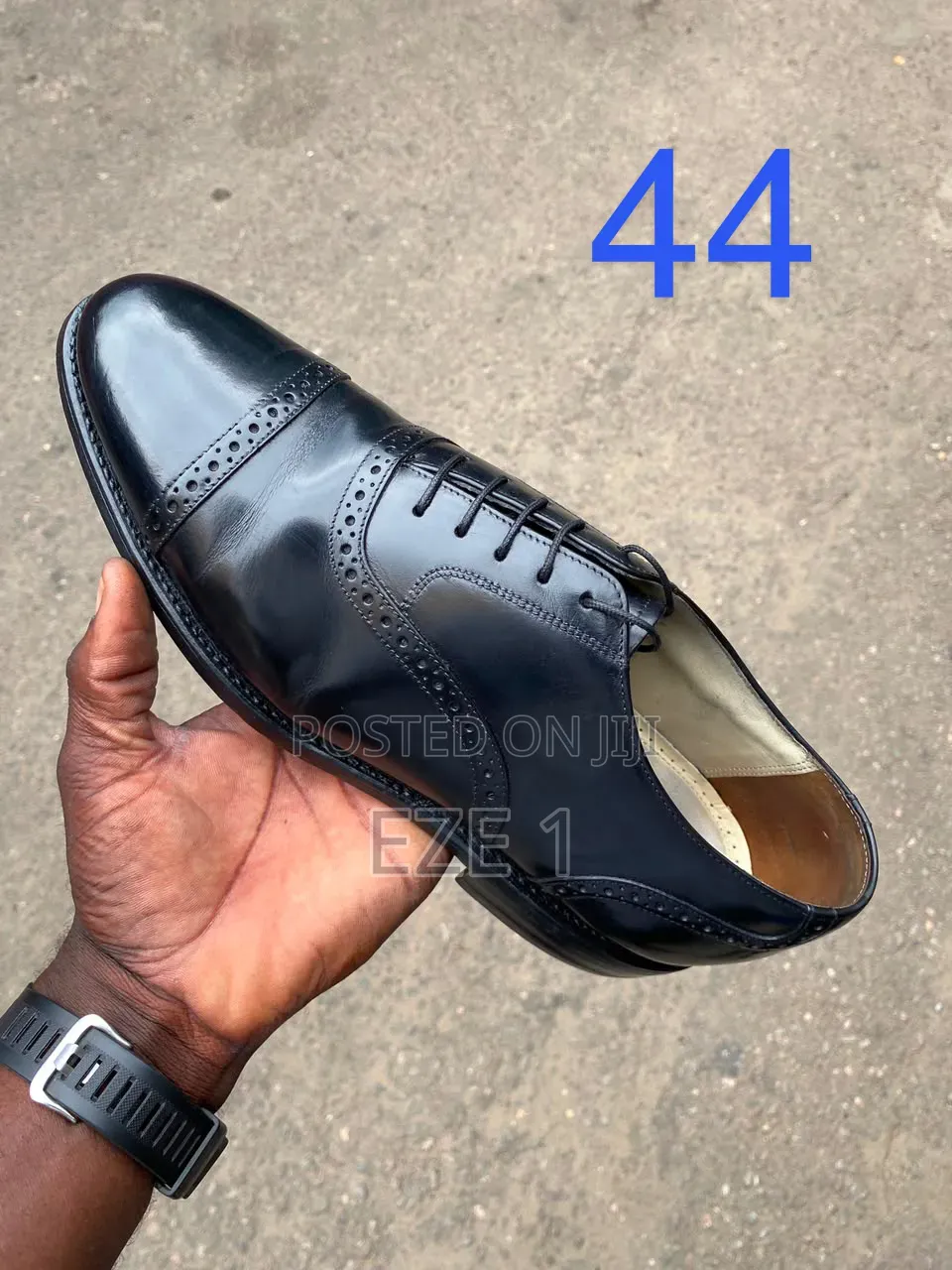 Second Hand Shoe