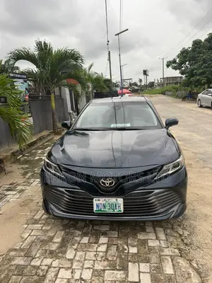 Toyota Camry LE FWD (2.5L 4cyl 8AM) 2018 Black