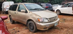 Toyota Sienna 2002 Gold