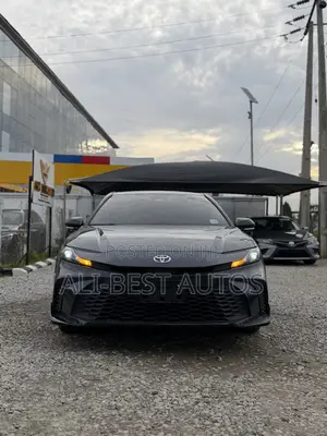Toyota Camry SE 2025 Gray