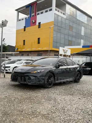 Toyota Camry SE 2025 Gray
