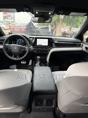Toyota Camry SE 2025 Gray