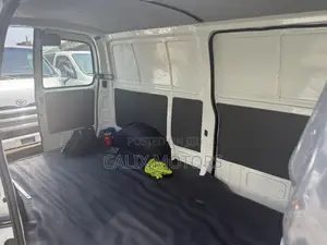 Toyota HiAce 2007 White