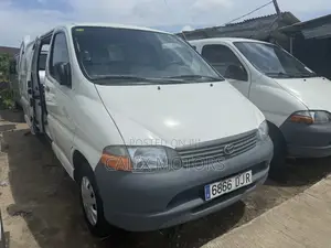 Toyota HiAce 2007 White