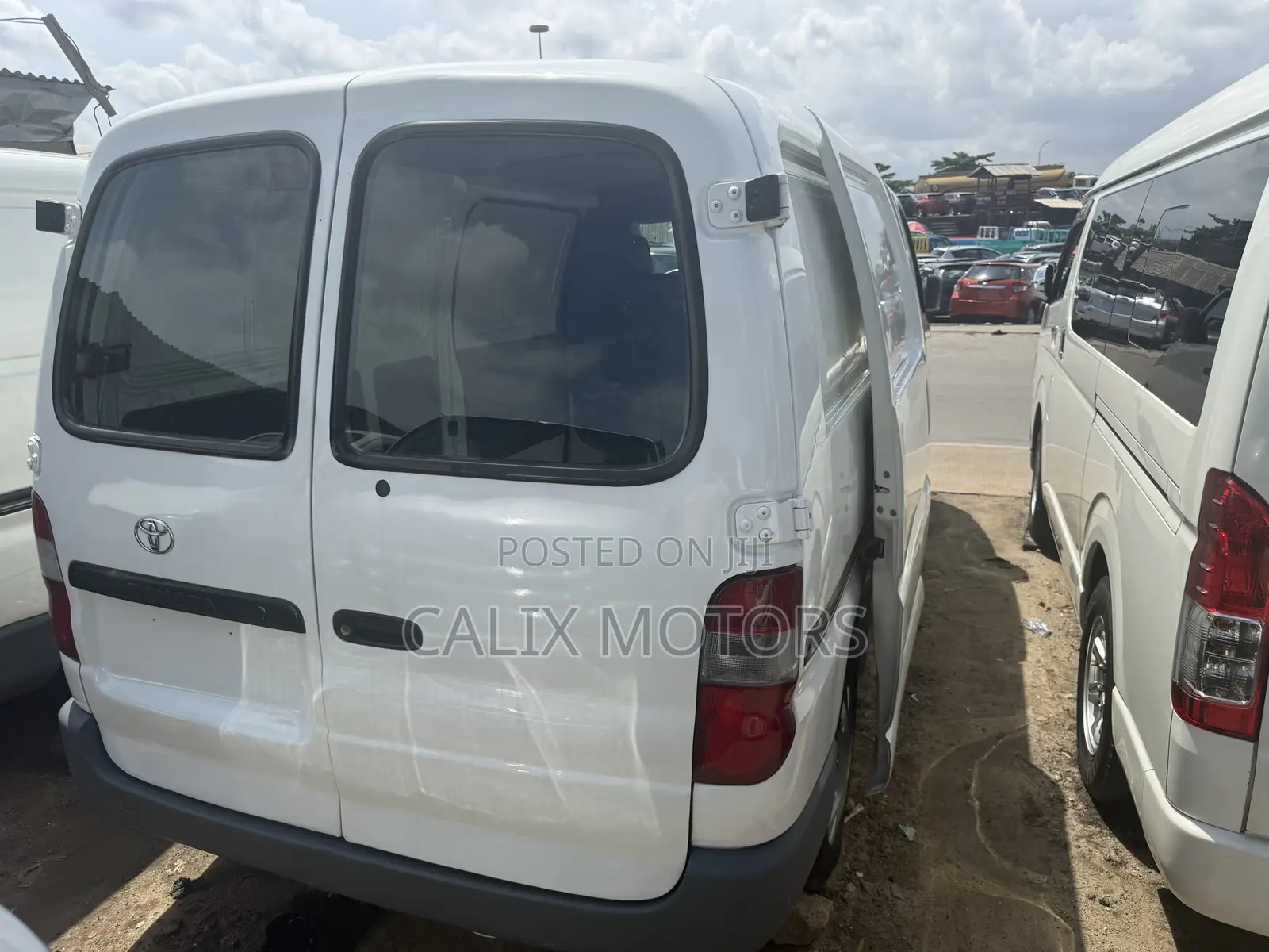 Toyota HiAce 2007 White