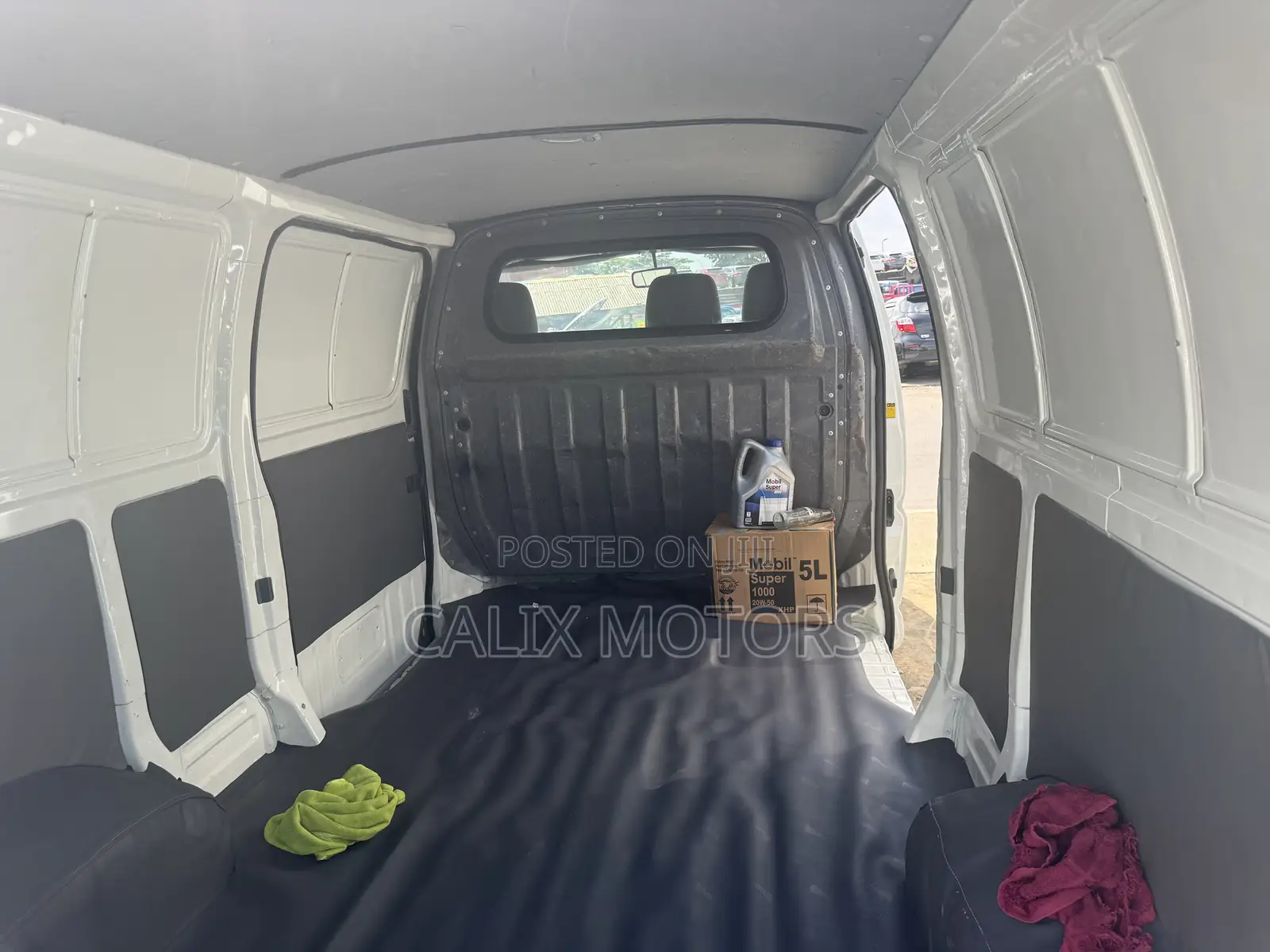 Toyota HiAce 2007 White