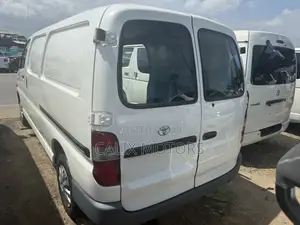 Toyota HiAce 2007 White