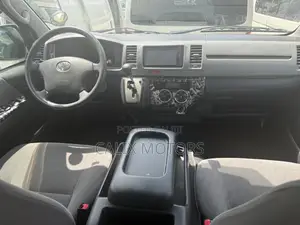 Toyota HiAce 2012 White