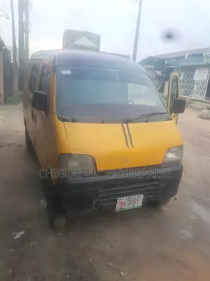 Suzuki APV Minibus 2002 Yellow