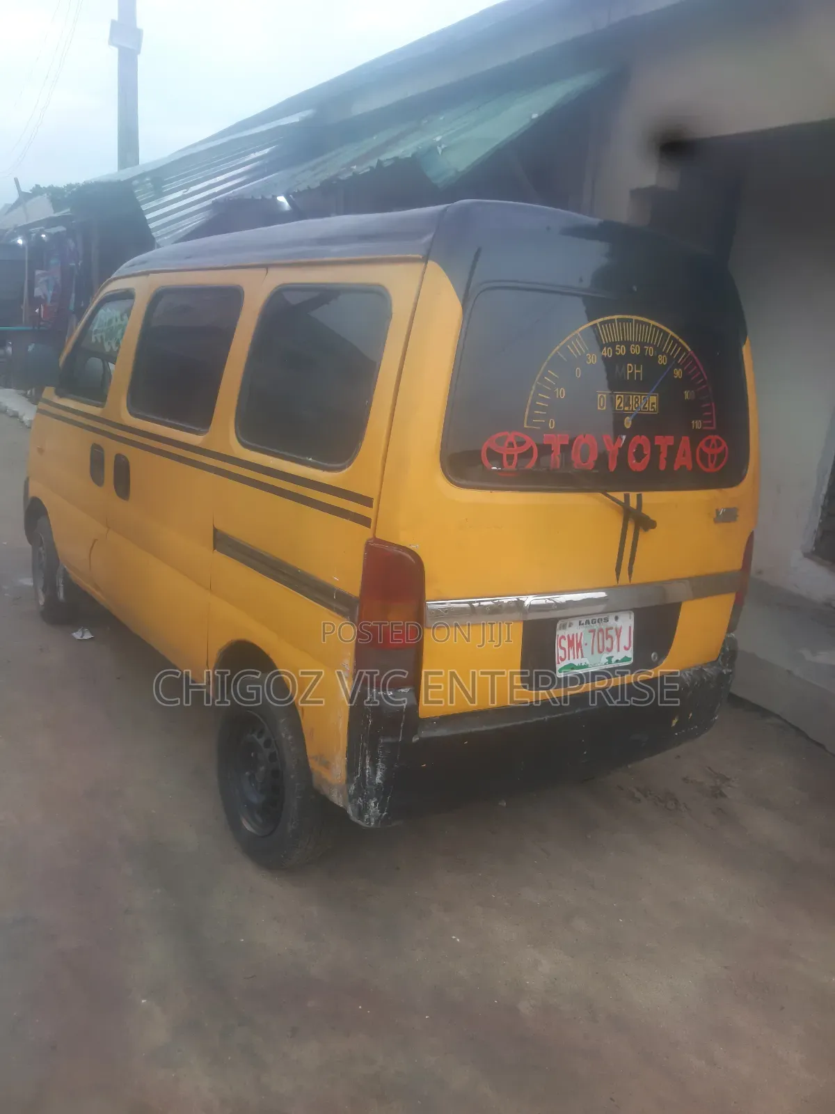 Suzuki APV Minibus 2002 Yellow