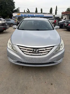 Hyundai Sonata Limited Sedan FWD (2.4L 4cyl 6A) 2012 Silver