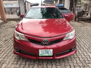 Toyota Camry SE 4dr Sedan (2.5L 4cyl 6A) 2014 Red