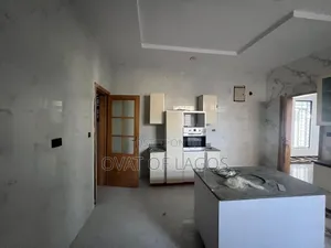 5bdrm Duplex in Chevron for rent