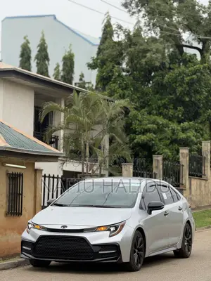 Toyota Corolla 2022 Silver