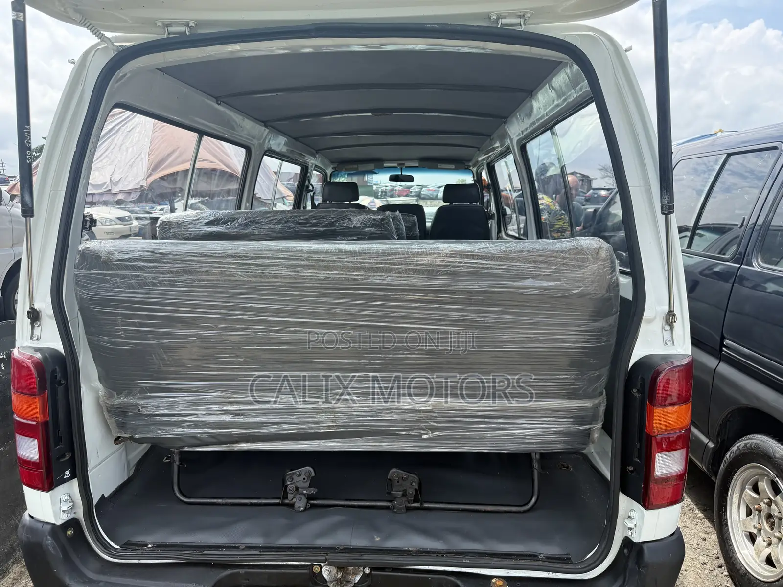 Toyota HiAce 2007 White