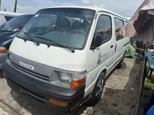 Toyota HiAce 2007 White