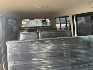 Toyota HiAce 2014 Silver