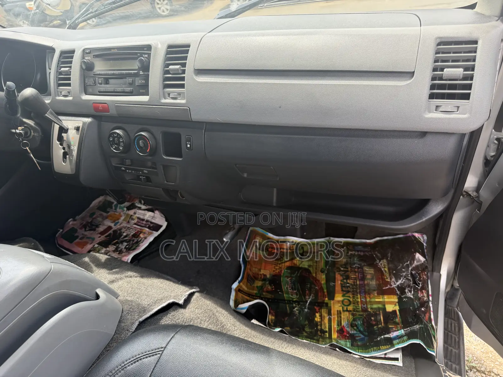 Toyota HiAce 2014 Silver