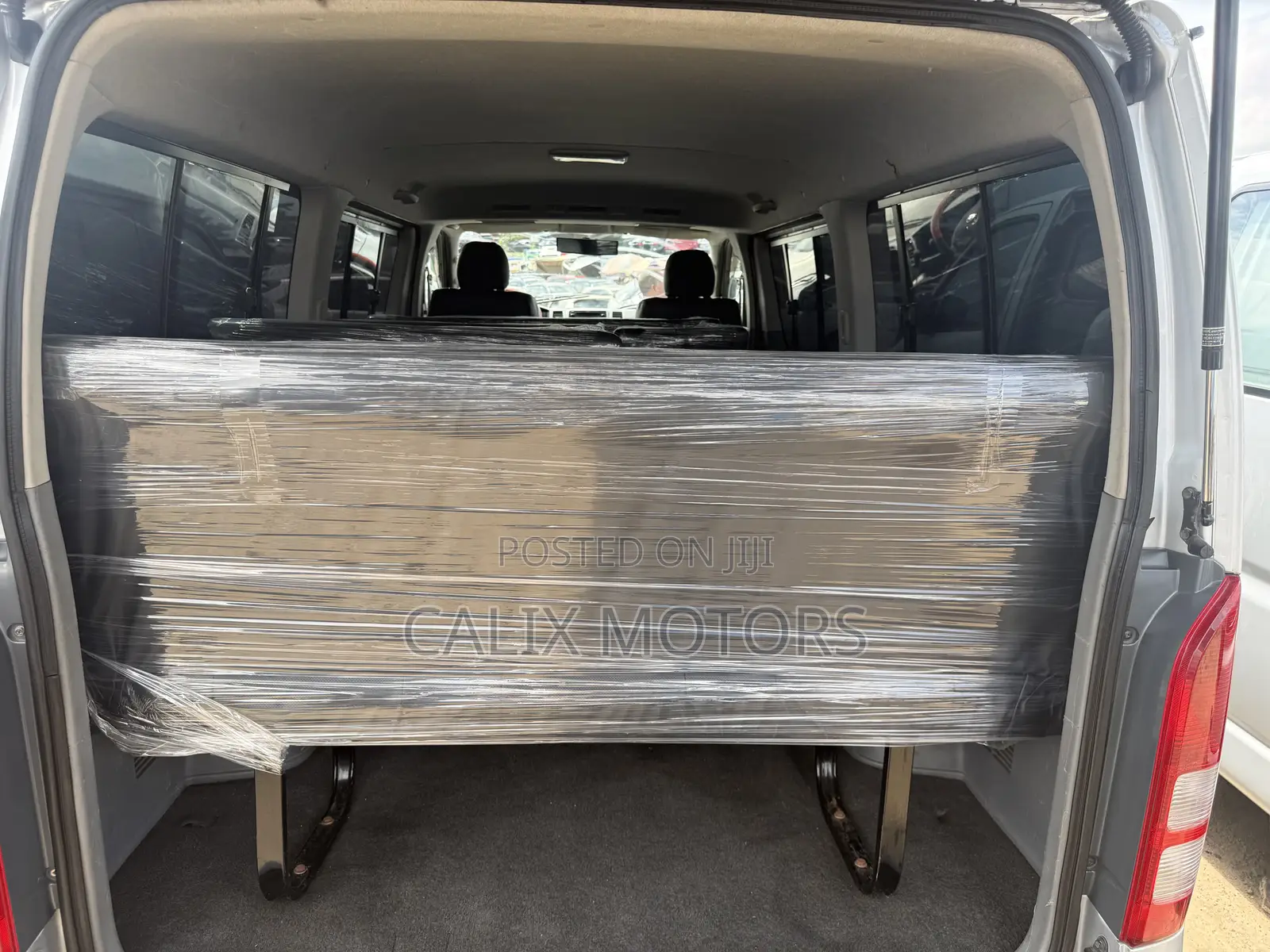 Toyota HiAce 2014 Silver