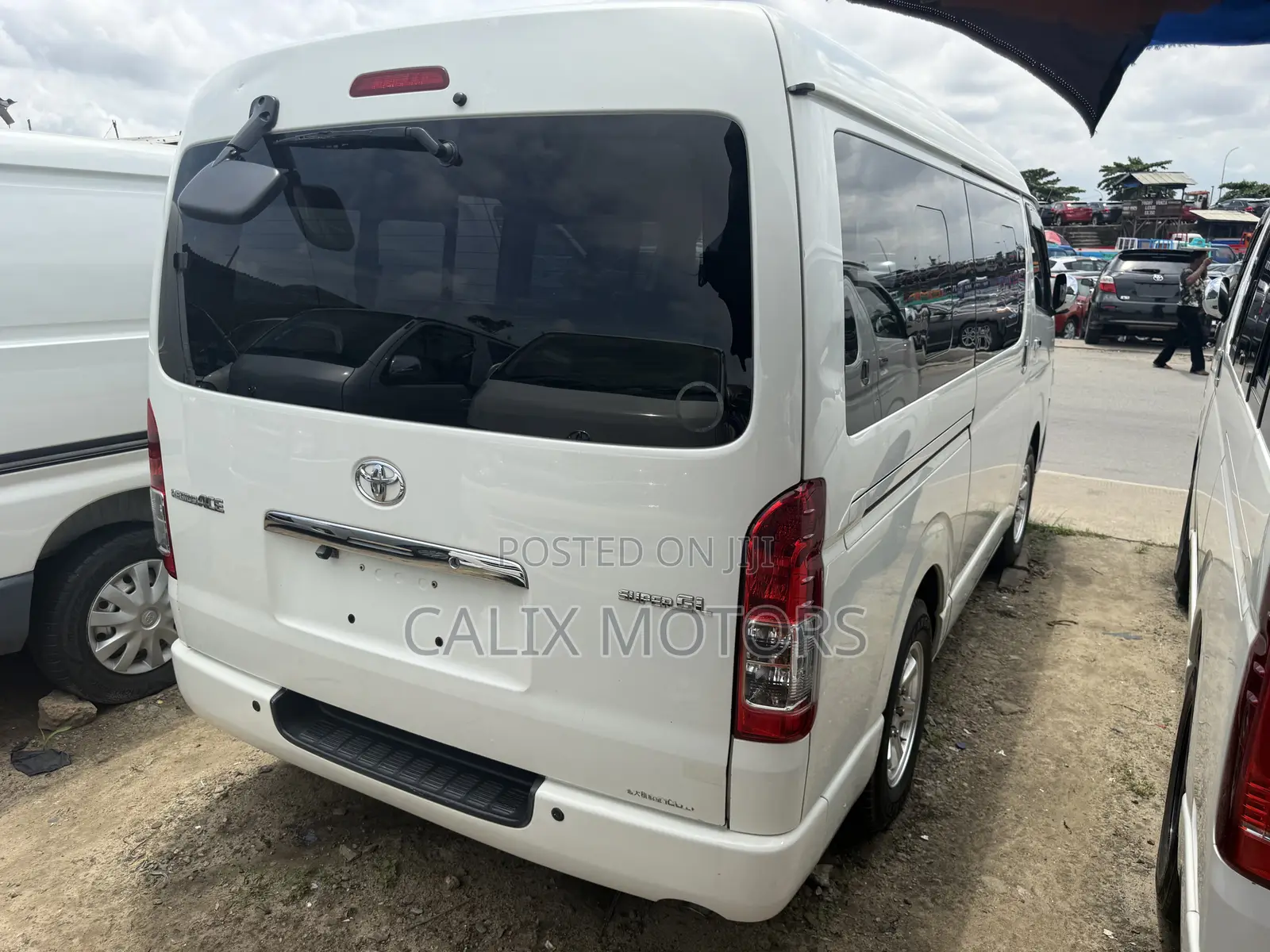 Toyota HiAce 2015 White