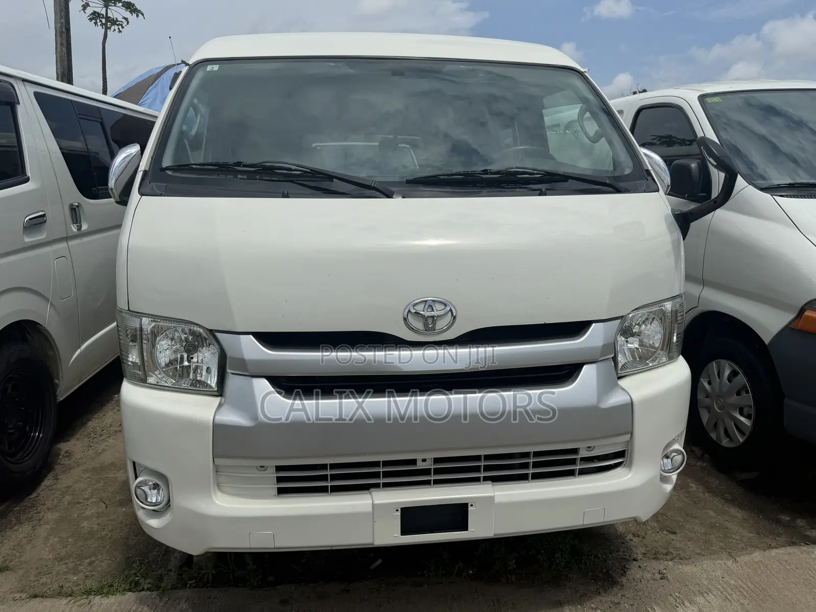 Toyota HiAce 2015 White