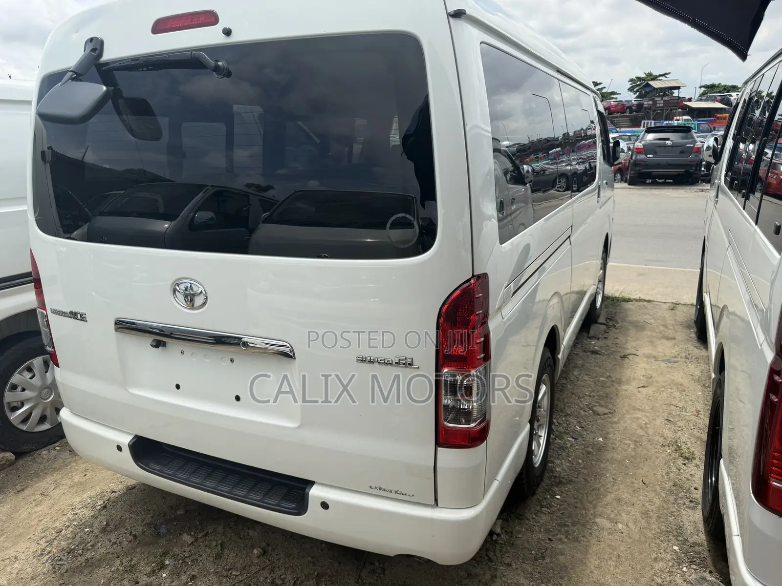 Toyota HiAce 2015 White