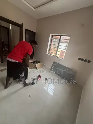 3bdrm Penthouse in Lavista Estate, Galadimawa for rent