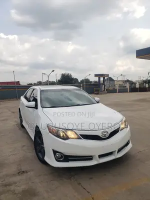 Toyota Camry SE 4dr Sedan (2.5L 4cyl 6A) 2013 White
