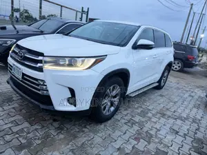 Toyota Highlander XLE 4dr SUV AWD (3.5L 6cyl 6A) 2014 White