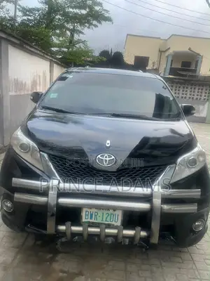 Toyota Sienna SE 8 Passenger (3.5L 6cyl 8A) 2017 Black
