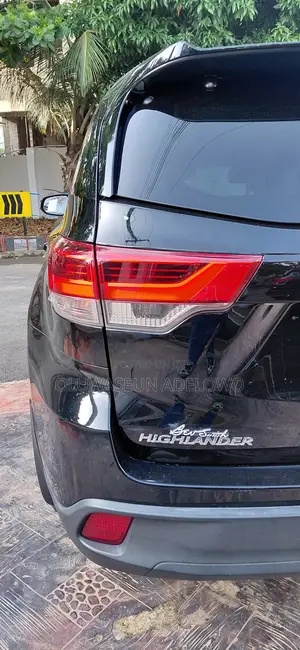 Toyota Highlander XLE 4x2 V6 (3.5L 6cyl 8A) 2017 Black