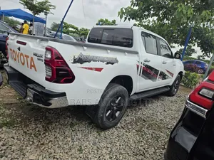 Toyota Hilux 2020 White