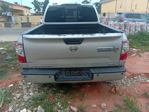Nissan Titan 2017 Silver
