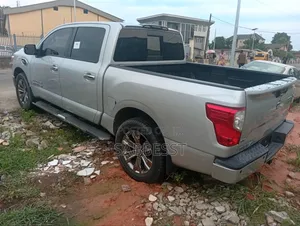 Nissan Titan 2017 Silver