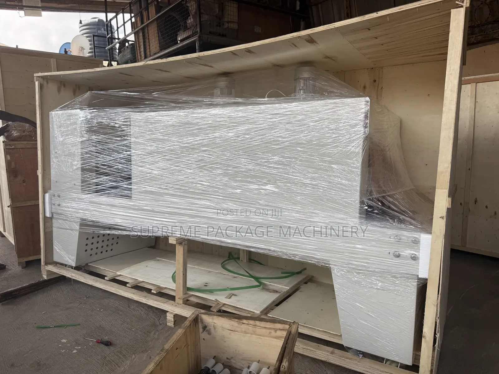 Sleeve Wrapping and Shrink Tunnel With Compressor