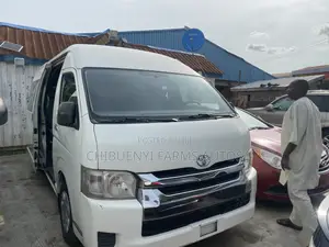 Toyota HiAce 2017 White