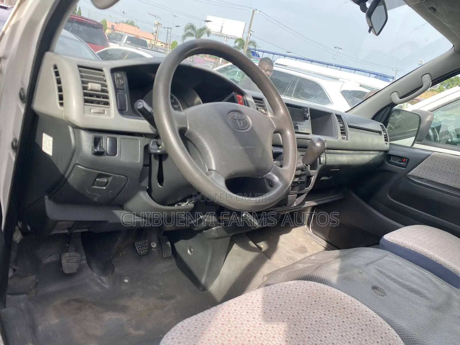 Toyota HiAce 2017 White