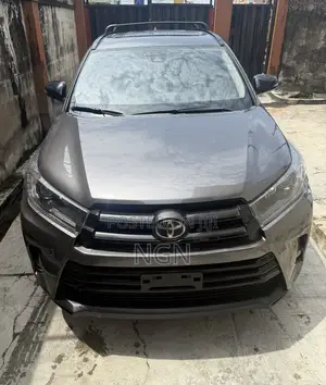 Toyota Highlander SE 2019 Gray
