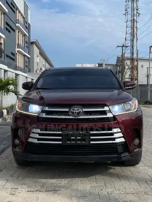 Toyota Highlander XLE V6 4x4 (3.5L 6cyl 6A) 2016 Burgundy