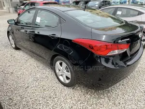 Hyundai Elantra GLS Sedan FWD (1.8L 4cyl 6M) 2013 Black