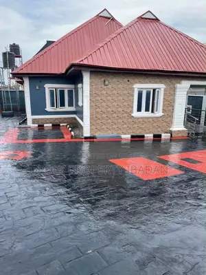 4bdrm Bungalow in Adeoje Estate, Akala Express for rent