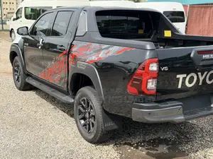 New Toyota Hilux 2025 Black