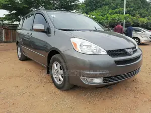 Toyota Sienna 2004 Gray