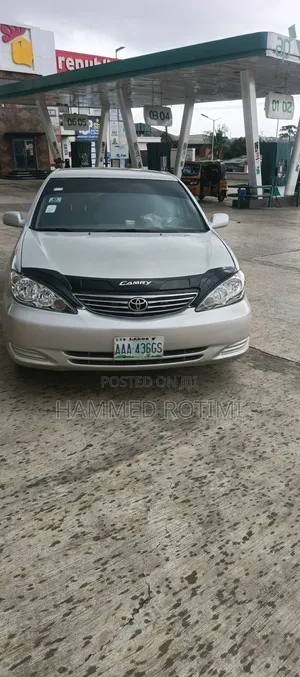Toyota Camry 2025 Gold