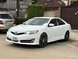 Toyota Camry SE 4dr Sedan (2.5L 4cyl 6A) 2014 White