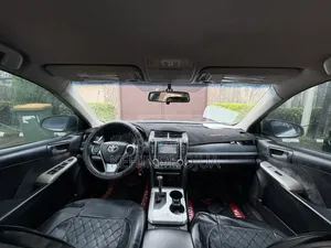 Toyota Camry SE 4dr Sedan (2.5L 4cyl 6A) 2014 White