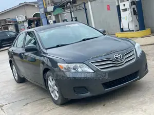 Toyota Camry LE 4dr Sedan (2.5L 4cyl 6AM) 2010 Gray