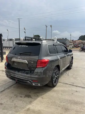Toyota Highlander SE 2010 Gray