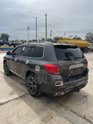 Toyota Highlander SE 2010 Gray